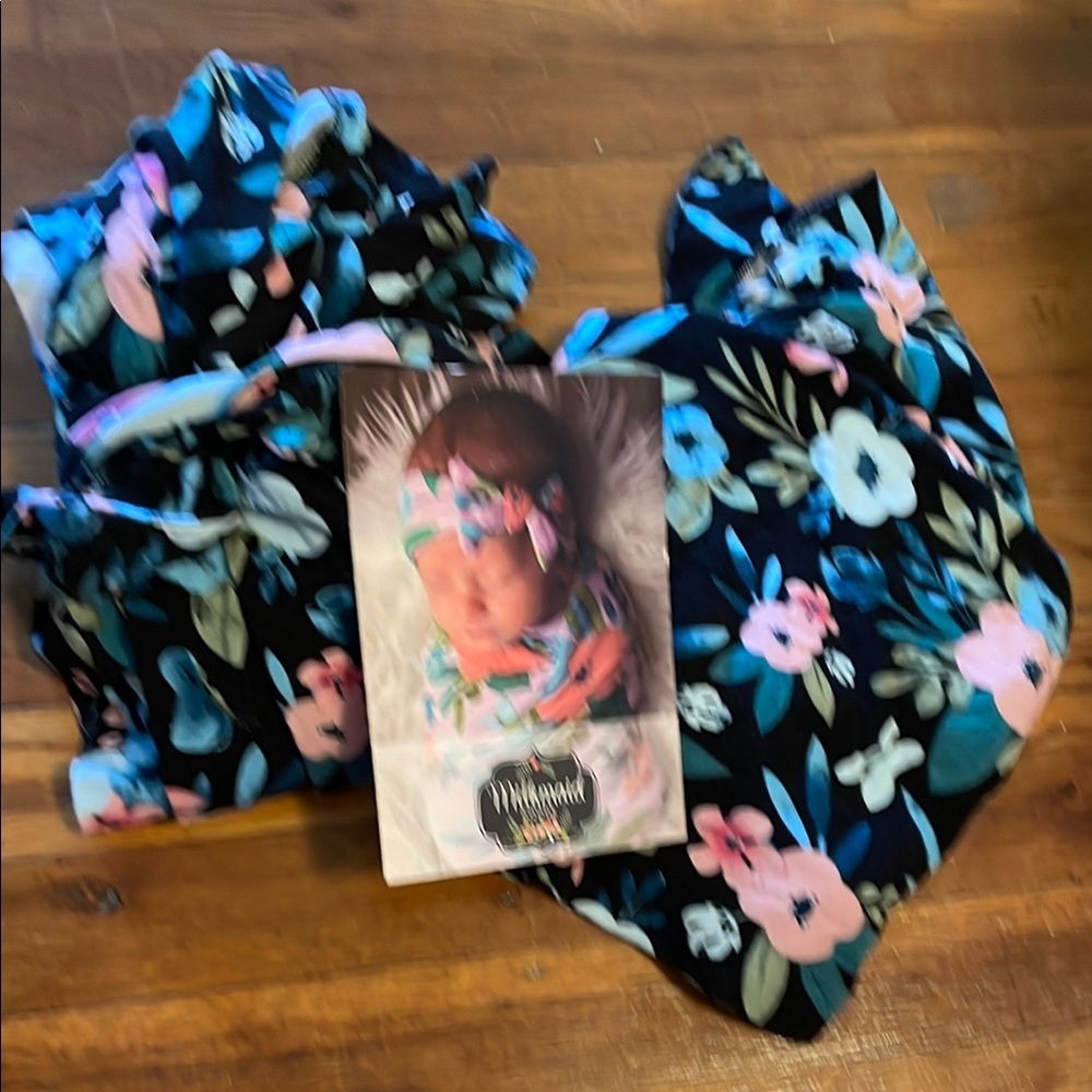 Swaddle and Robe Set - Picture 2 of 3